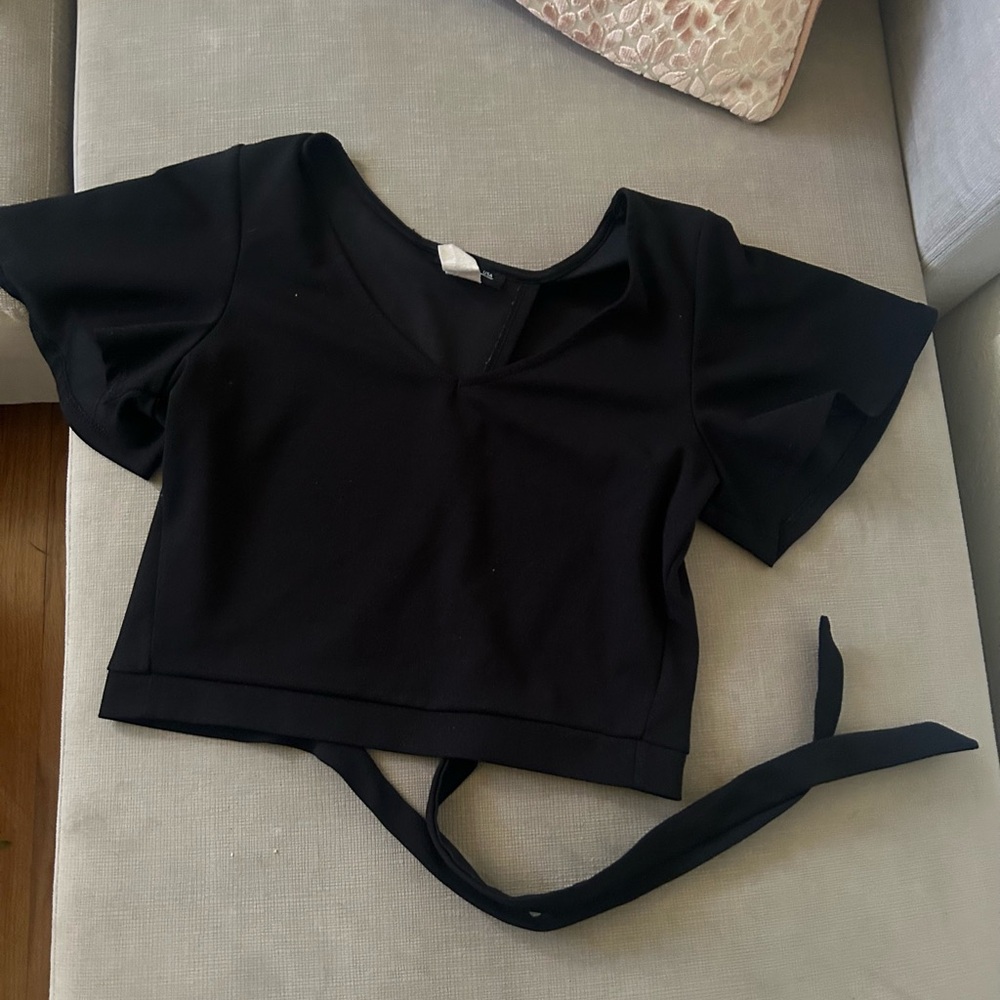 Vintage y2k black cropped tie back flutter sleeve blouse size small